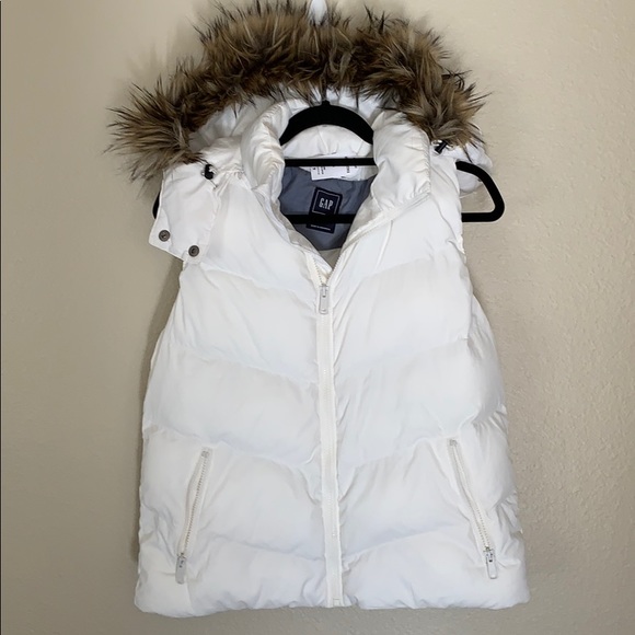 GAP Jackets & Blazers - Gap White fur puffer vest NWT size large